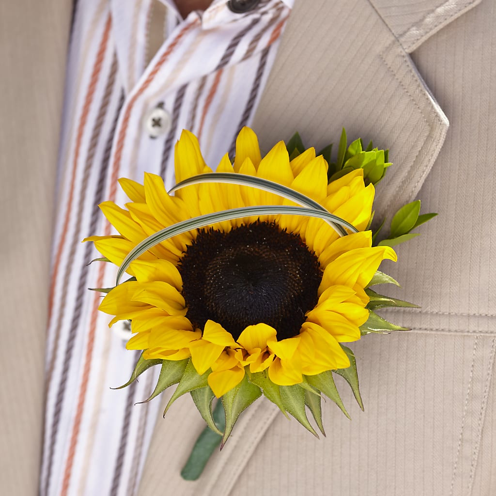 Free Spirit Boutonniere – Colonial Floral Fascinations, Georgetown SC